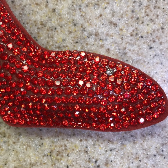 Red Shoe Keychain. With one white rhinestone - Picture 3 of 4
